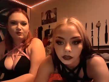 naughtylilthang  female  webcam