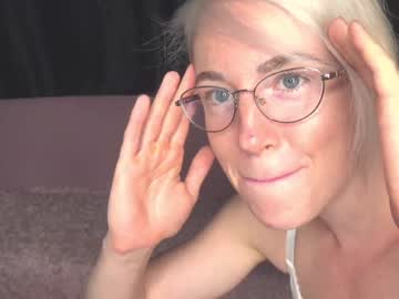 female cam girl xtina__ image #2135867