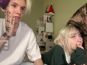 female cam couple veryraretwins image #4051527