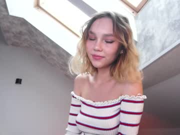 female cam girl heavenly_d1amond image #3705670