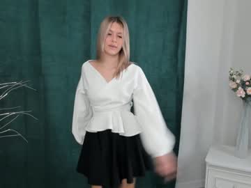 female cam girl pureandinnocenta image #3959451