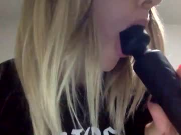 female cam couple thesecretblossm image #3947634