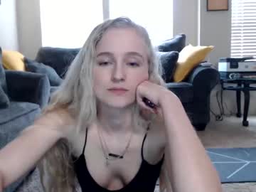 female cam girl peachezzs image #809881