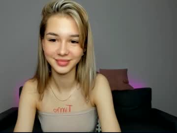 female cam girl holly____ image #3156663