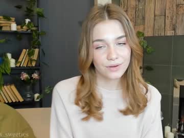 female cam couple thomashelena image #1237972