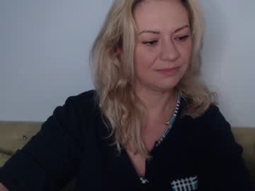 female cam girl kiradivine image #2963248