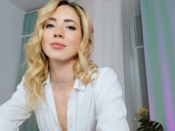 female cam girl emmi_rosee image #1649857