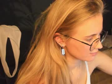 female cam girl linellali image #2999528