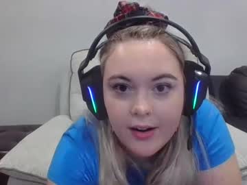 channelsarah  female  webcam