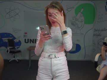 female cam couple kira0541 image #2233381