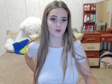 female cam girl emmika_ image #2759475