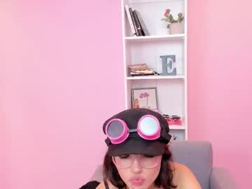 little_effy18_  female  webcam
