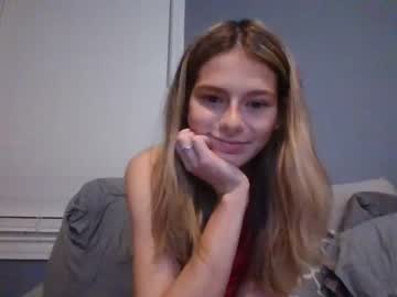 tinylittlepeach  female  webcam
