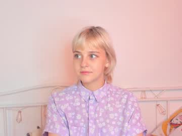 louiseshelton  female  webcam