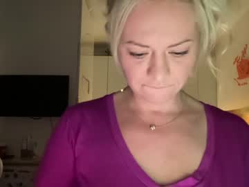 female cam girl kiradivine image #3694715