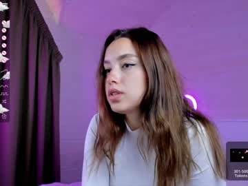 female cam girl darling_kira image #2609021