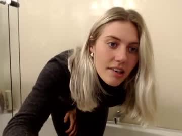 female cam girl bambis_honeypot image #949535