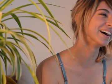 female cam girl lizmreow image #2240352