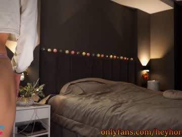 female cam girl heyhorny_cb image #972299