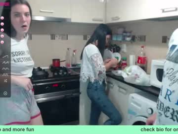 female cam couple maya_and_guests image #992953