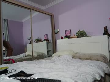 female cam couple michaelaisizzu image #723667
