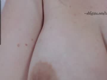 female cam girl taralanes image #635176