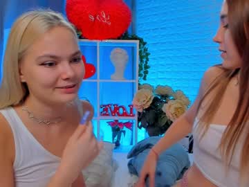 female cam couple huntertiana image #243330