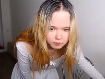 selena_hearts  female  webcam