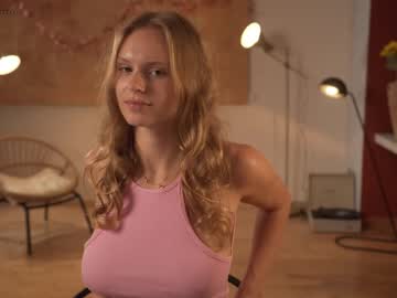 female cam girl chillwithkira image #2706285