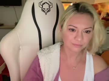 female cam girl kiradivine image #3572706