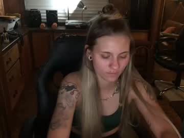 female cam couple incognitoqueen image #2931052