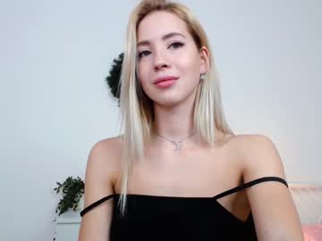 female cam girl emmi_rosee image #844550