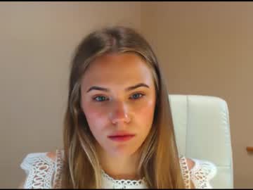 female cam girl gwyneth_paltroww image #3938408