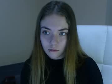 female cam girl zoey_deuttch image #3677613