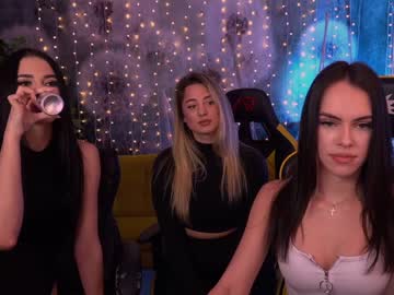 female cam couple kira0541 image #3614878