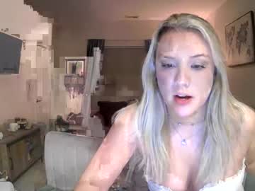 female cam girl varsitybaby000 image #1551813