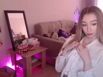 female cam girl gudeeetama image #244931