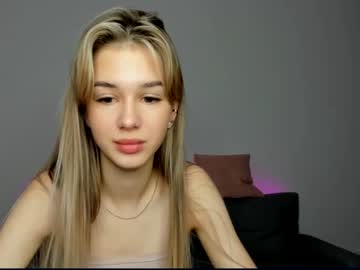 female cam girl holly____ image #3156363