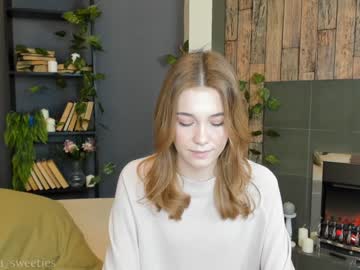 female cam couple thomashelena image #1237407