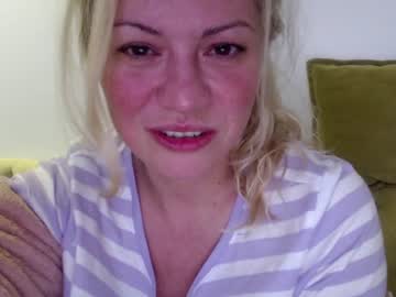 female cam girl kiradivine image #1700748