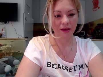 female cam girl kiradivine image #1988080