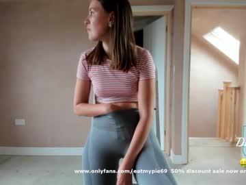 female cam girl eatmypie69 image #340163