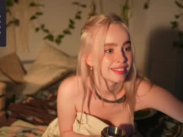 female cam girl mother__of__dragons image #3962639