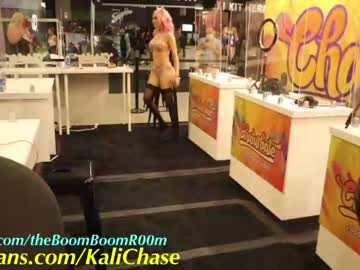 female cam couple theboomboomr00m image #301382