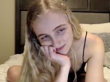 female cam girl peachezzs image #956610