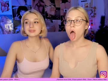 female cam couple huntertiana image #637539
