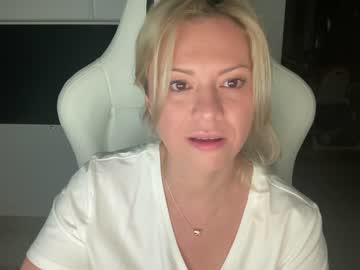 female cam girl kiradivine image #2641496