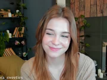 female cam couple thomashelena image #1245782