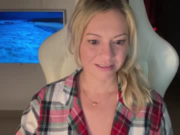 female cam girl kiradivine image #2812841