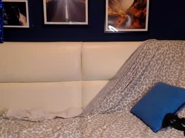 female cam couple gary_and_sandra image #1570546